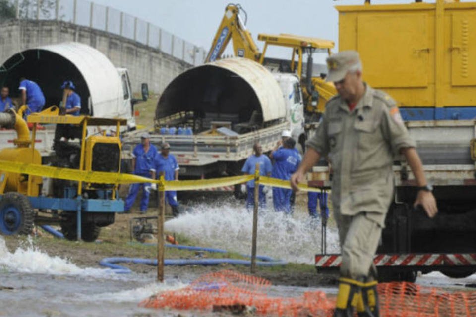 Mais uma adutora de água se rompe no Rio de Janeiro