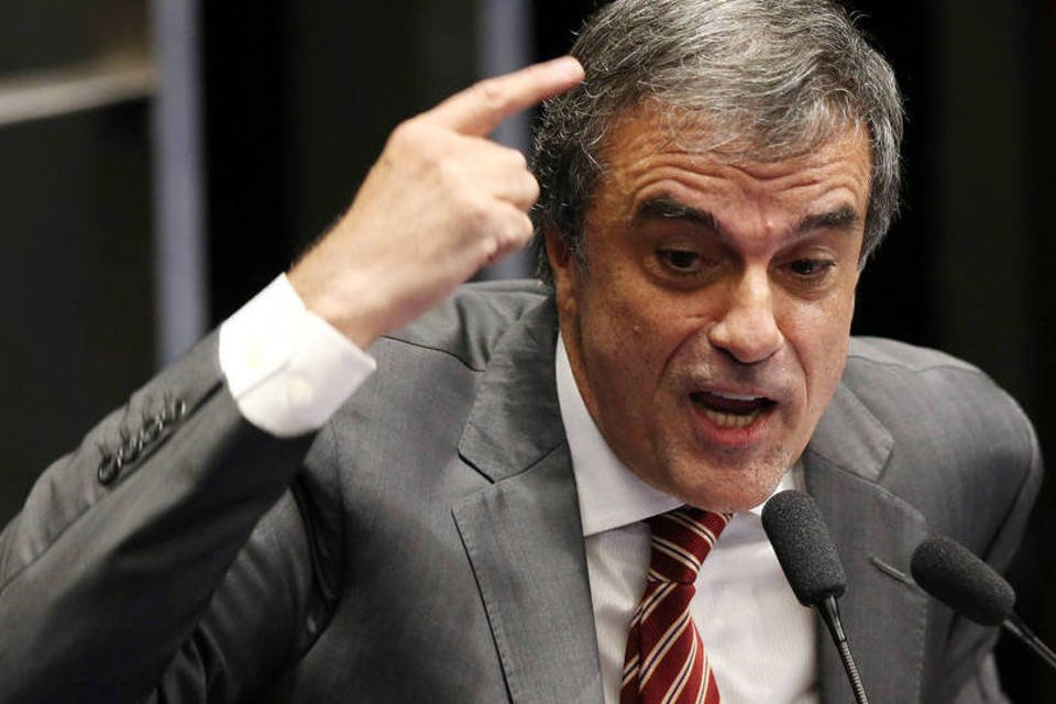 Temer quer o esquartejamento político de Dilma, diz Cardozo