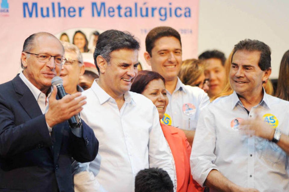 Aécio se compromete a construir creches em todo o país