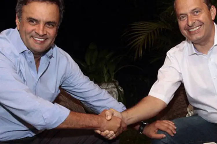 
	A&eacute;cio Neves e Eduardo Campos durante jantar em 2013: agora eles querem se unir aos presidenci&aacute;veis nanicos
 (Reprodução/Instagram/Aecio Neves Oficial)