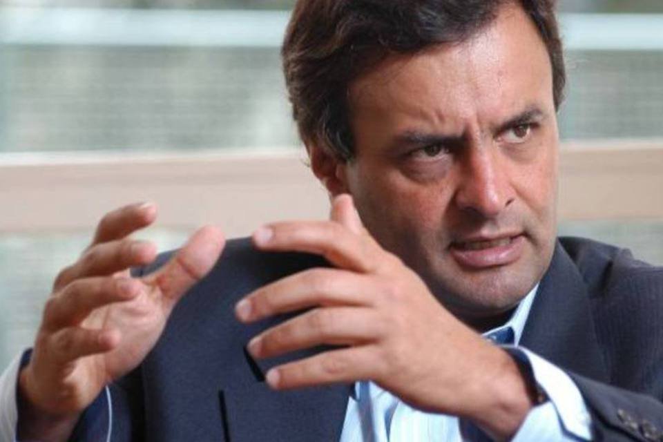 Aécio diz esperar que PSDB não esteja entre "corruptos"
