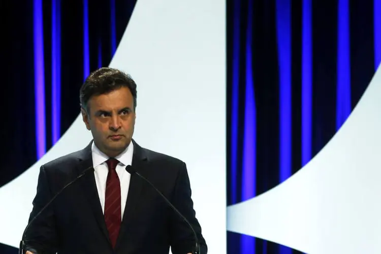 
	A&eacute;cio Neves: pesquisas divulgadas na quarta mostraram o candidato em uma distante terceira posi&ccedil;&atilde;o
 (REUTERS/Paulo Whitaker)