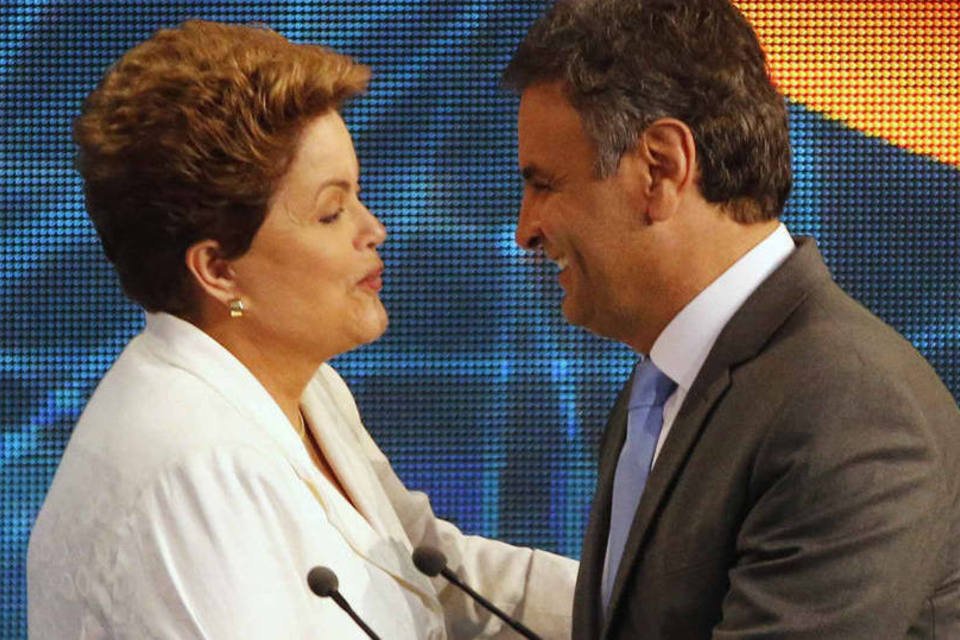 Dilma e Aécio travam batalha intensa nas redes sociais