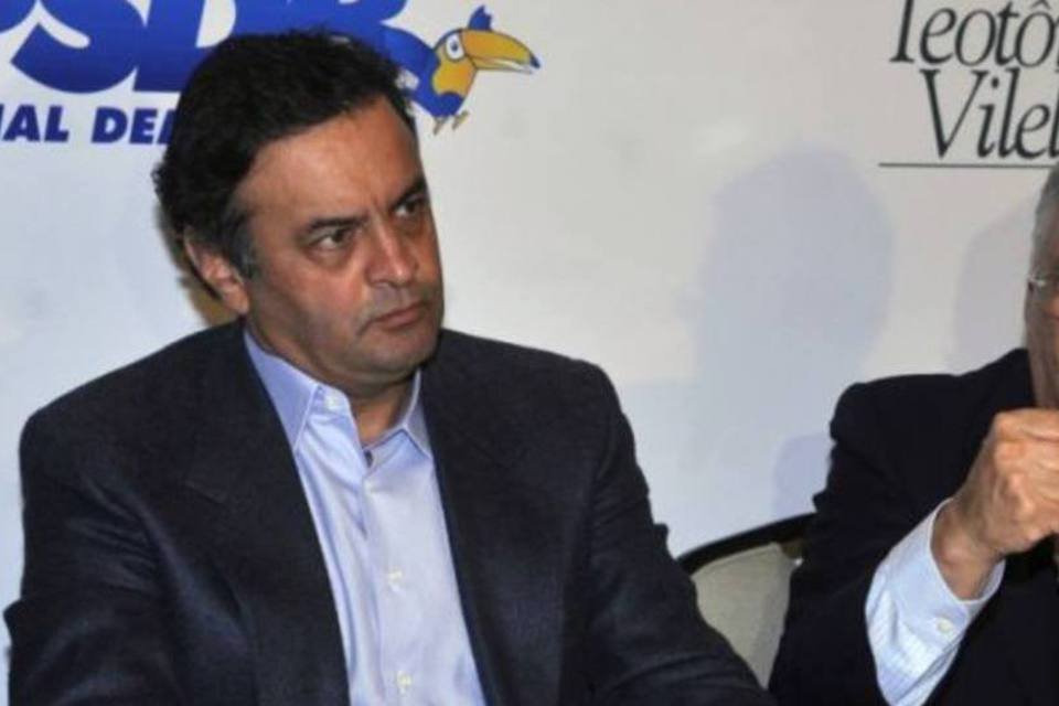 PSDB se reúne em SP para debater candidatura Aécio