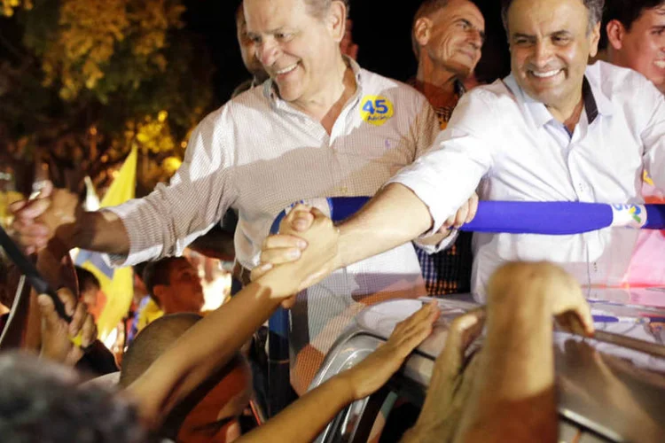
	Anastasia faz carreata em Minas Gerais com A&eacute;cio Neves e Pimenta da Veiga
 (Igo Estrela/Coligação Muda Brasil/Divulgação)