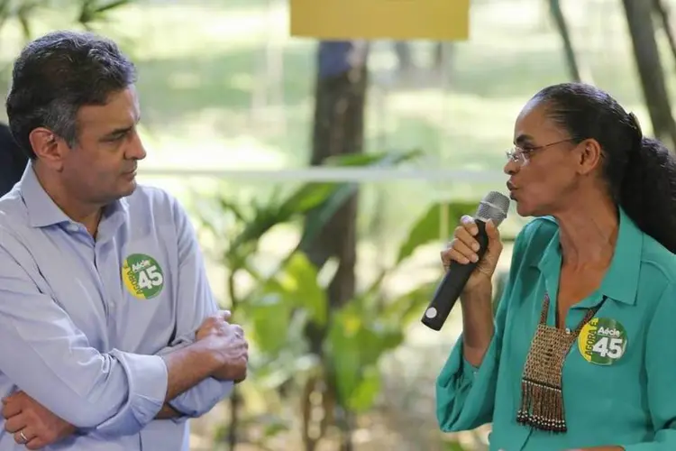 
	A&eacute;cio Neves e Marina Silva: candidato do PSDB comparou alian&ccedil;a &agrave; de seu av&ocirc;
 (Paulo Whitaker/Reuters)