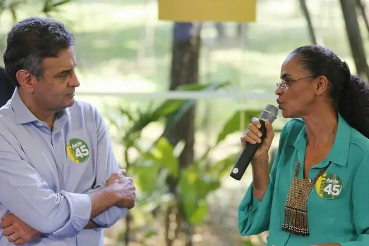 Aécio Neves e Marina Silva durante primeiro encontro oficial, em um espaço empresarial de SP (Paulo Whitaker/Reuters)
