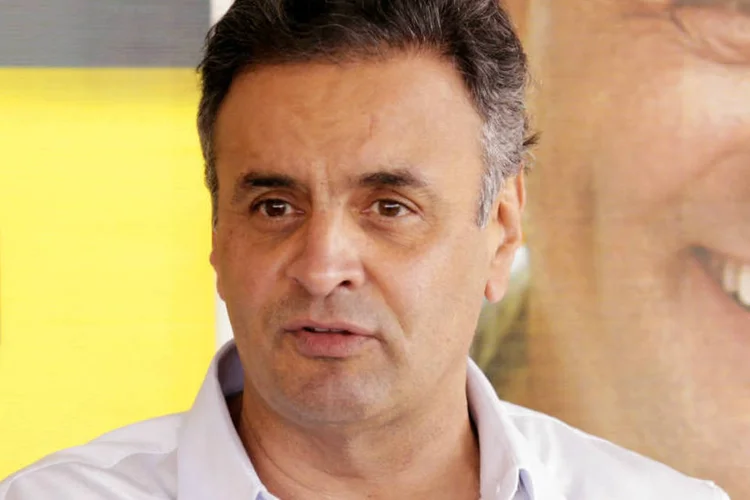 Aécio: ele disse que Dilma faz campanha fraudulenta, usando "notícias pela metade" (Igo Estrela/Coligação Muda Brasil)