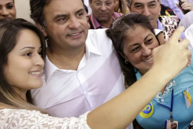 Candidato à Presidência pela Coligação Muda Brasil, Aécio Neves, participa de caminhada em Dourados (MS) (Igo Estrela/ Coligação Muda Brasil)