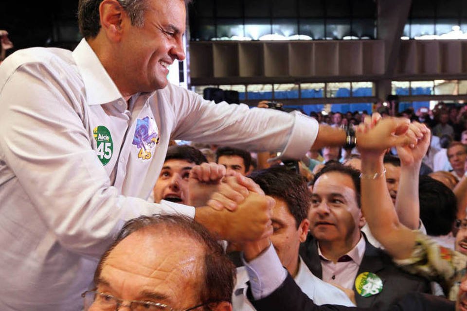 Me deem de novo a vitória em São Paulo, pede Aécio