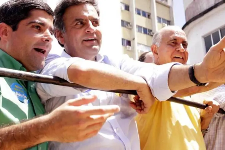 
	Candidato &agrave; Presid&ecirc;ncia A&eacute;cio Neves (PSDB) participa de caminhada em Itabuna, na Bahia
 (Igo Estrela/Coligação Muda Brasil/Divulgação)