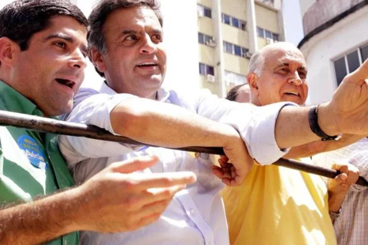 
	Candidato &agrave; Presid&ecirc;ncia A&eacute;cio Neves (PSDB) participa de caminhada em Itabuna, na Bahia
 (Igo Estrela/Coligação Muda Brasil/Divulgação)
