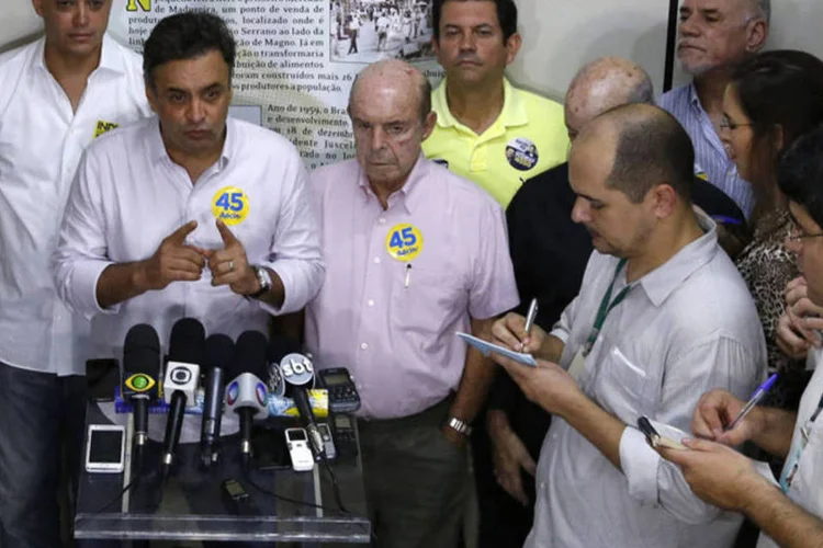 Aécio Neves: candidato afirmou que quer “caminhar em direção da unificação dos impostos indiretos" (Pilar Olivares/Reuters)