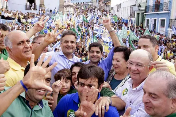 Candidato Aécio Neves (PSDB) durante ato político em Salvador, na Bahia (Igo Estrela/Coligação Muda Brasil/Divulgação)