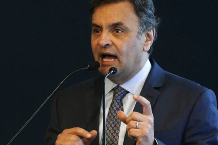 
	A&eacute;cio Neves: ele afirmou que n&atilde;o vai privatizar estatais, mas sim &quot;devolv&ecirc;-las aos brasileiros&quot;
 (Ueslei Marcelino/Reuters)