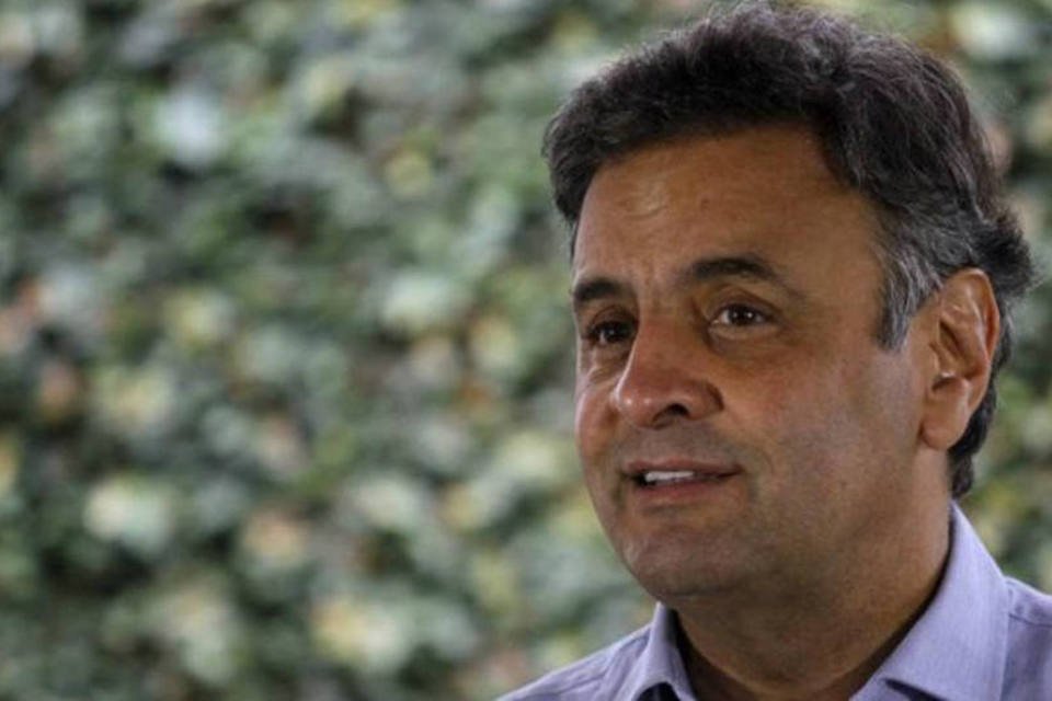 Aécio diz que o governo Dilma está por um fio