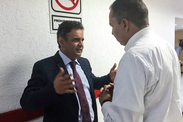 
	Senador A&eacute;cio Neves (PSDB-MG) ap&oacute;s incidente envolvendo &ocirc;nibus de comitiva de senadores na Venezuela
 (Tadeu Sposito/Agência Senado)