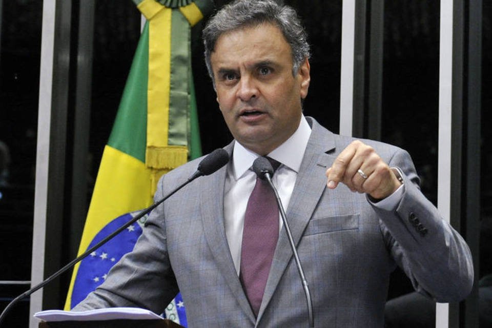 Perspectivas para próximos três anos são piores, diz Aécio