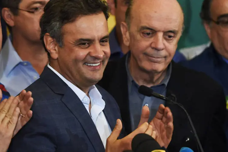 Candidato do PSDB à Presidência, Aécio Neves, derrotado neste domingo, em entrevista em Belo Horizonte (Sergio Moraes/Reuters)
