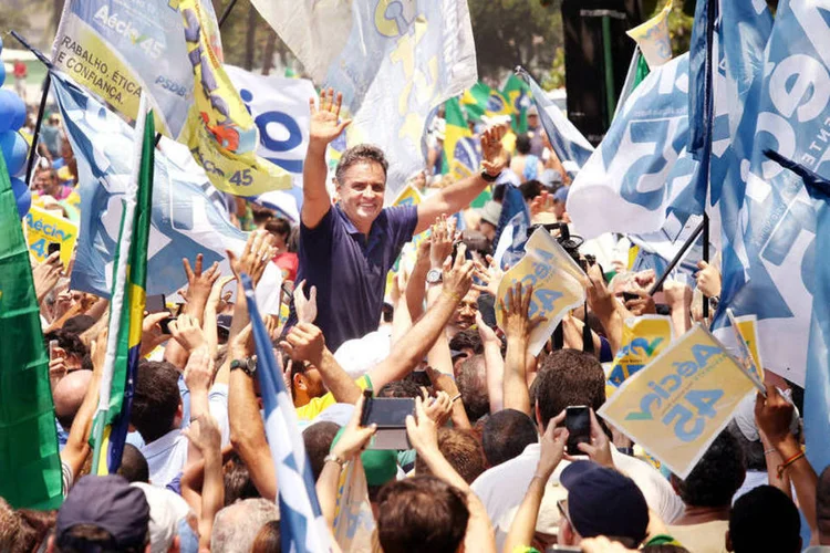 
	A&eacute;cio: &quot;Me vejo em melhores condi&ccedil;&otilde;es de fazer este entendimento e governar o Brasil do que minha advers&aacute;ria&quot;, disse, reiterando que pretende cumprir cada um de seus compromissos
 (Fotos Públicas/Marcos Fernandes/Coligação Muda Brasil)