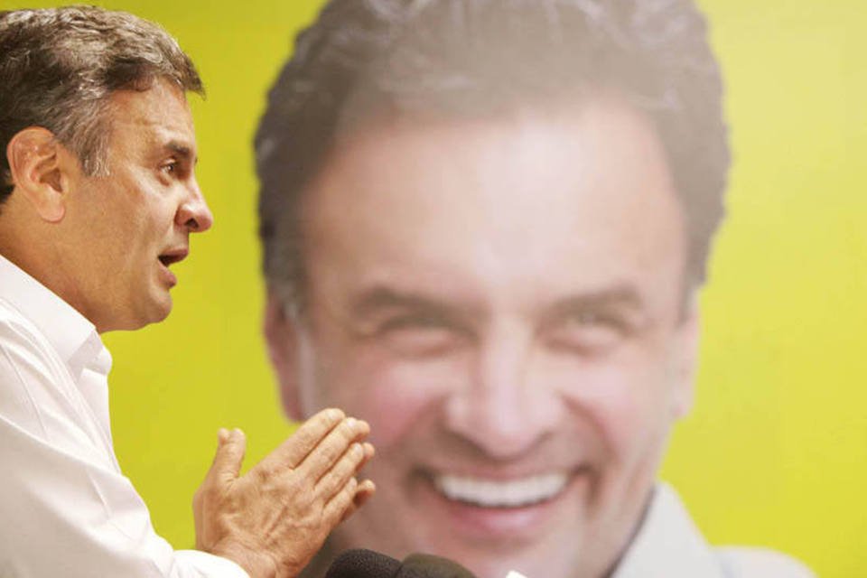 Aécio pede investigação de denúncias sobre Dilma e Lula