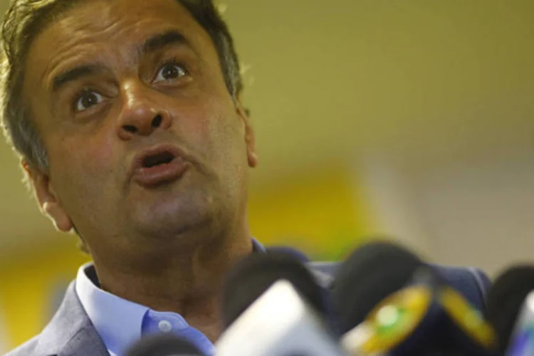 
	A&eacute;cio Neves, candidato do PSDB &agrave; Presid&ecirc;ncia, durante coletiva de imprensa
 (Ricardo Moraes/Reuters)