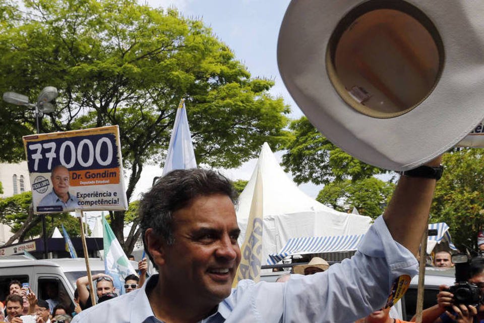 Estão querendo fraudar a eleição em Minas Gerais, diz Aécio