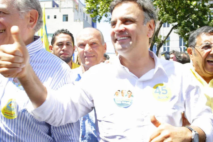 
	A&eacute;cio Neves: pa&iacute;s n&atilde;o pode se contentar em ter pleno emprego de dois sal&aacute;rios m&iacute;nimos, disse
 (Igo Estrela/Coligação Muda Brasil/Divulgação)