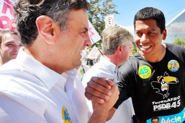 
	A&eacute;cio Neves durante caminhada em Niter&oacute;i
 (Orlando Brito/Coligação Muda Brasil)