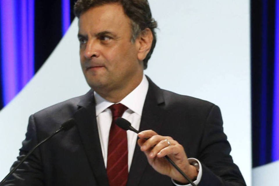 Aécio aponta incoerências enormes de Marina