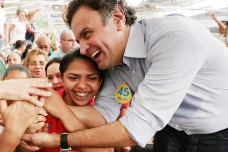 O candidato Aécio Neves (PSDB) durante visita nesta a fábrica Guararapes, em Natal
 (Orlando Brito/Coligação Muda Brasil/Divulgação)