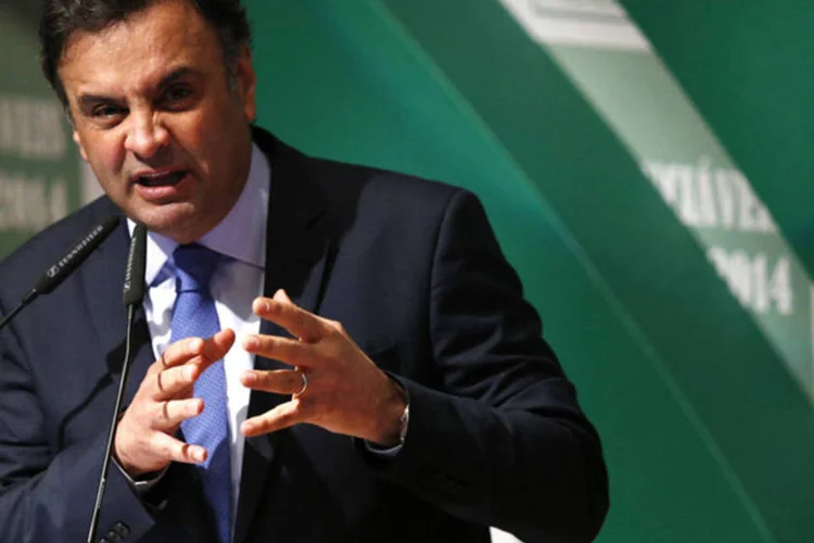 
	A&eacute;cio Neves: candidato criticou o governo e prometeu diminuir custos da administra&ccedil;&atilde;o p&uacute;blica
 (Ueslei Marcelino/Reuters)