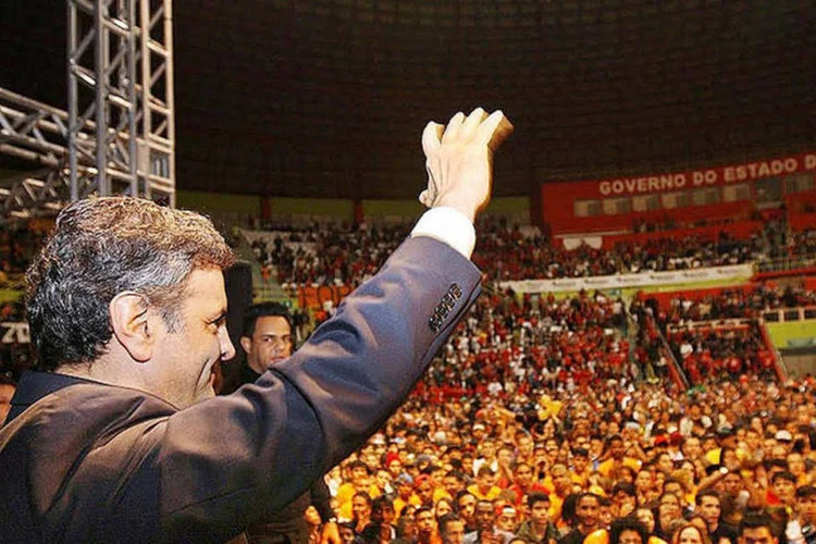 
	A&eacute;cio Neves: tucanos atribuem votos nulos ao desinteresse por elei&ccedil;&atilde;o entre jovens entre 16 e 24 anos e ao desconhecimento dos presidenci&aacute;veis de oposi&ccedil;&atilde;o
 (Marco Fernandes/ObritoNews)