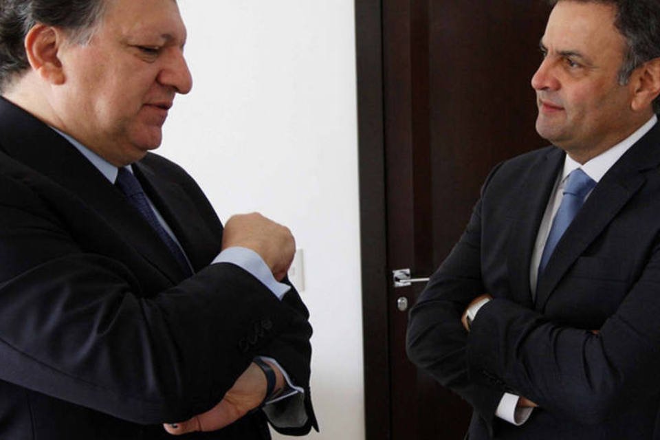Aécio encontra Durão Barroso e critica política externa