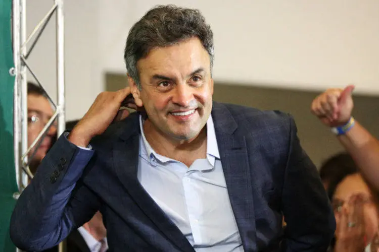 
	O senador A&eacute;cio Neves (PSDB-MG): PSDB ainda n&atilde;o definiu formalmente se far&aacute; parte de um eventual governo Temer
 (Gregg Newton/Bloomberg)