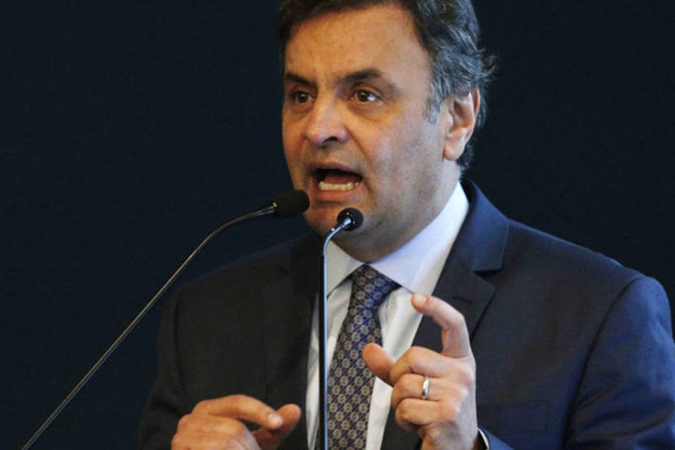 Com agenda cancelada, Aécio ficará no Rio com a família
