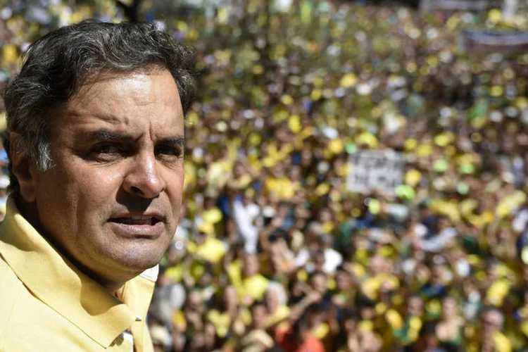 
	A&eacute;cio Neves: o presidente nacional do PSB, Carlos Siqueira, afirmou ser &quot;prov&aacute;vel&quot; que ele tamb&eacute;m compare&ccedil;a
 (Douglas Magno / AFP)
