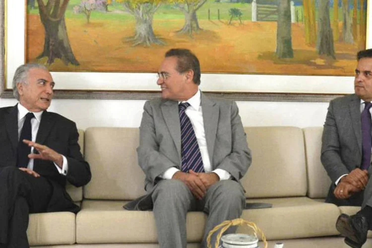 
	Temer, Renan e A&eacute;cio: o principal partido de oposi&ccedil;&atilde;o ainda n&atilde;o definiu se deve ter participa&ccedil;&atilde;o direta em um eventual governo Temer
 (Antonio Cruz/Agência Brasil)