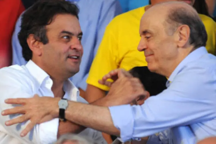 O candidato à Presidência pelo PSDB, José Serra (direita) e o candidato ao Senado, Aécio Neves