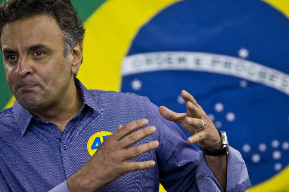 Aécio diz ser a favor de mandato de 5 anos sem reeleição