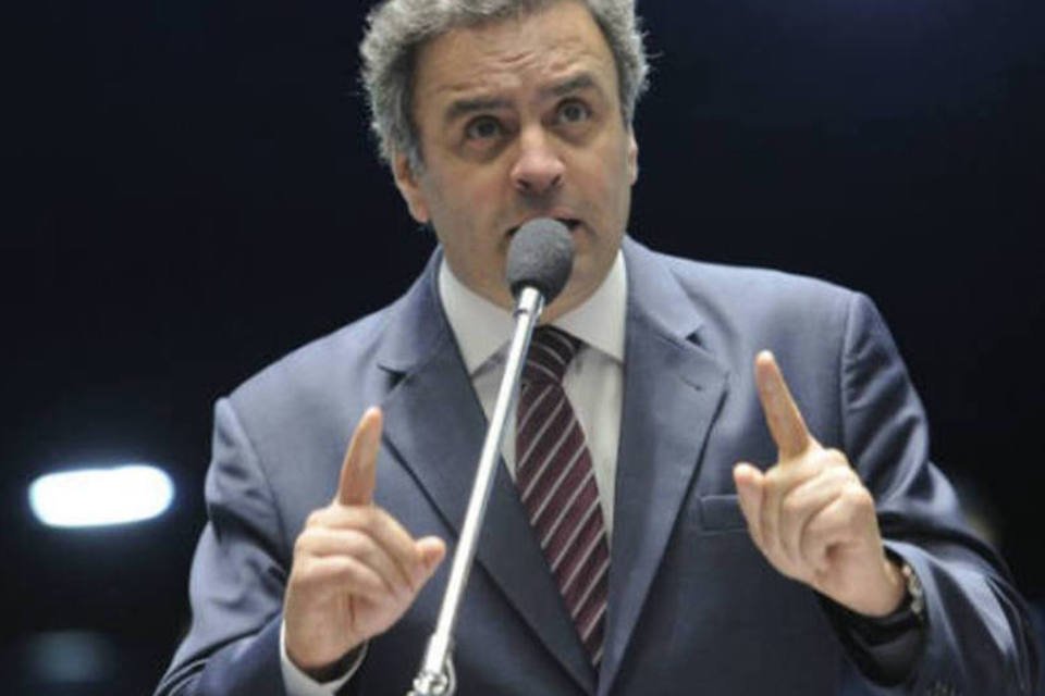 Aécio anuncia ações do PSDB sobre caso da poupança