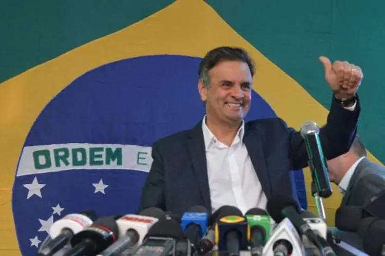 Aécio Neves faz discurso após resultado do primeiro turno (Valter Campanato/Agência Brasil)