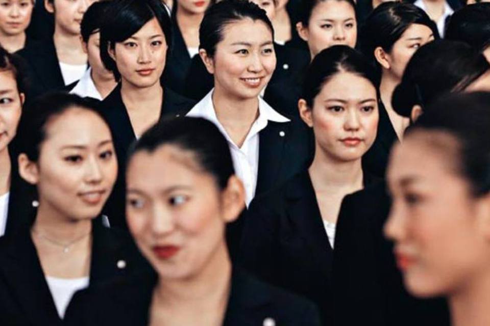 Aeromoças em Tóquio: metade das mulheres japonesas não trabalha  (Kiyoshi Ota/Getty Images)
