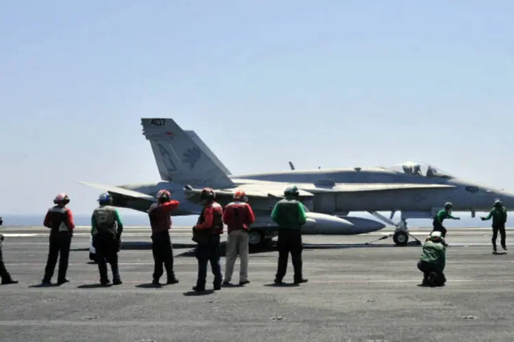 
	Aeronave F/A-18C: por volta das 12h de Bras&iacute;lia, aeronaves atingiram comboio do Estado Isl&acirc;mico
 (Mass Communication Specialist 3rd Class Margaret Keith/U.S. Navy/Handout via Reuters)