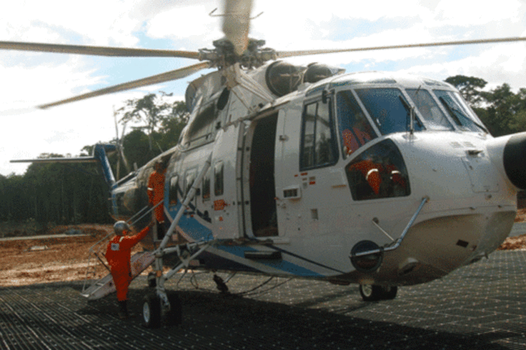 
	Helic&oacute;ptero da Air Amaz&ocirc;nia: HRT e Erickson Air-Crane j&aacute; discutiam a transa&ccedil;&atilde;o desde o fim de 2012, expectativa &eacute; que o neg&oacute;cio seja conclu&iacute;do no terceiro trimestre
 (Divulgação)