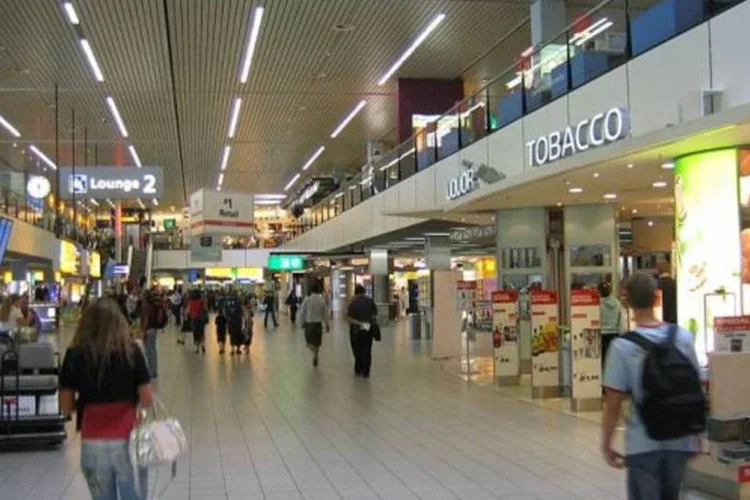 
	Aeroporto de Amsterd&atilde;
 (Wikimedia Commons)