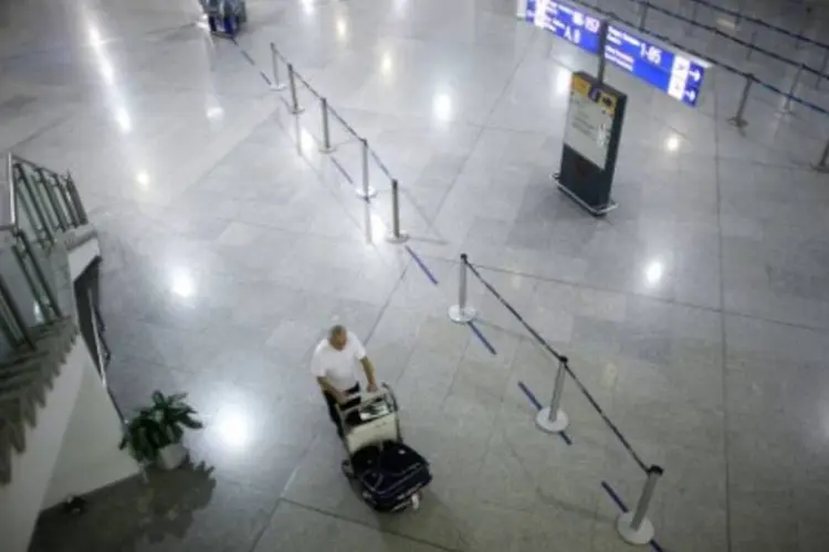 O aeroporto de Atenas: polícia não especificou a data do roubo (ANGELOS TZORTZINIS/AFP)