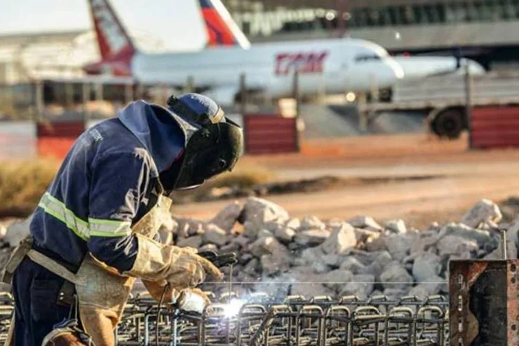 
	Aeroporto de Bras&iacute;lia: obras est&atilde;o atrasadas em rela&ccedil;&atilde;o &agrave; previs&atilde;o da Ag&ecirc;ncia Nacional de Avia&ccedil;&atilde;o Civil
 (Cristiano Mariz/EXAME)