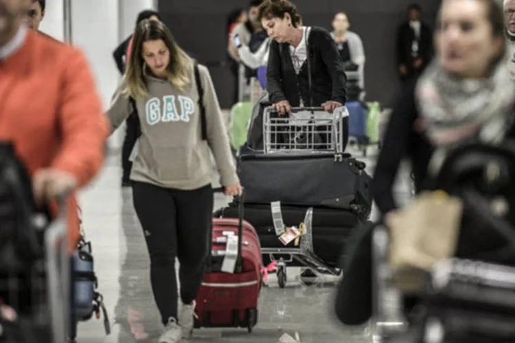 
	Peso extra: regra do Brasil for&ccedil;a as companhias a&eacute;reas a transportar bagagem extra sem custo adicional
 (Paulo Fridman/Bloomberg)