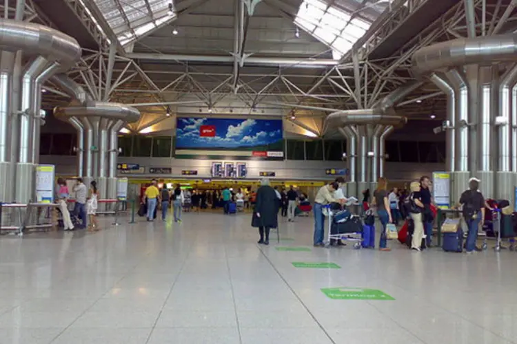 
	Aeroporto de Lisboa: as ofertas da brasileira CCR, da Corpora&ccedil;&atilde;o Am&eacute;rica da Argentina e das gestoras dos aeroportos de Frankfurt e Zurique foram descartadas
 (Wikimedia Commons)